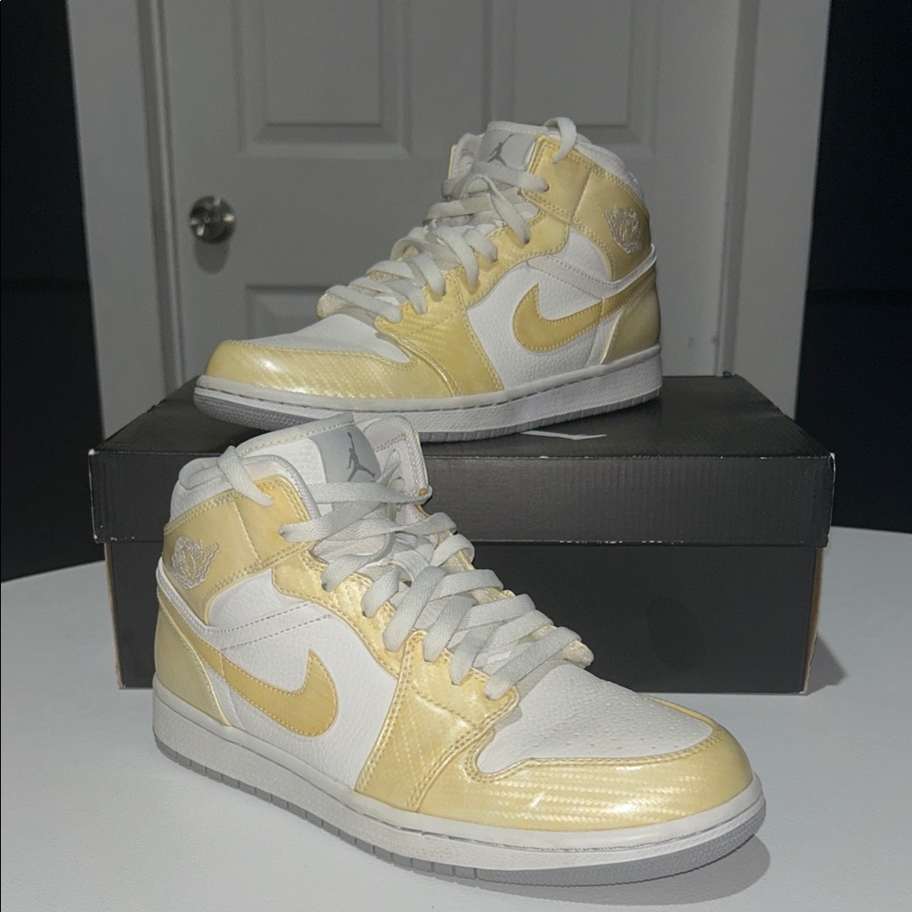 Jordan 1 Phat “Carbon Yellow White” Women’s Size 10.5